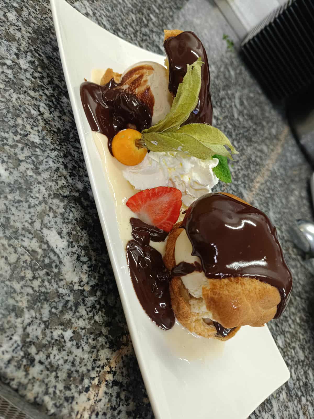 Profiterole au chocolat